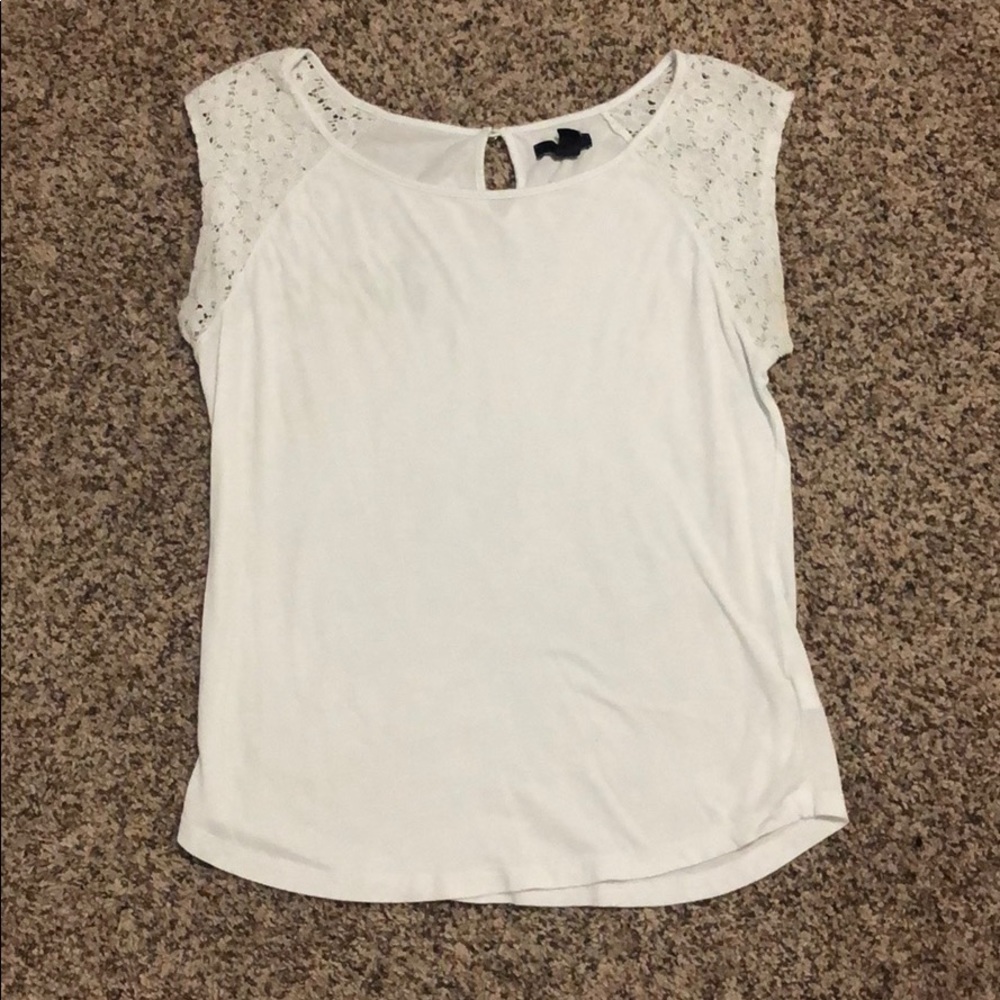White gap shirt